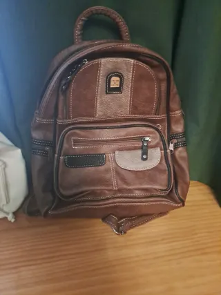 Mochilas Beige y Marrón