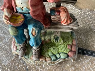 Figura de porcelana hombre sentado