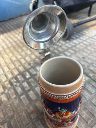 Jarra cerveza alemana con tapa vintage