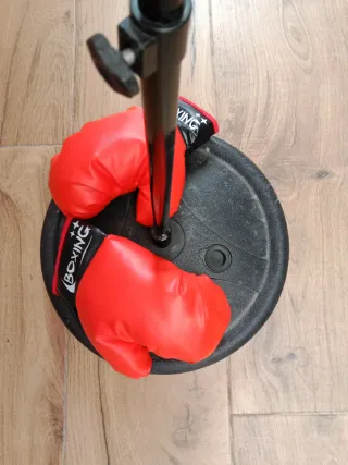 Juego de boxeo infantil con guantes