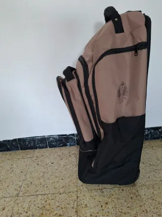 Mochila militar marrón y negra