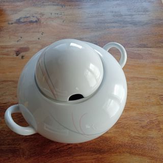 Sopera y salsera Capeans. Nueva.