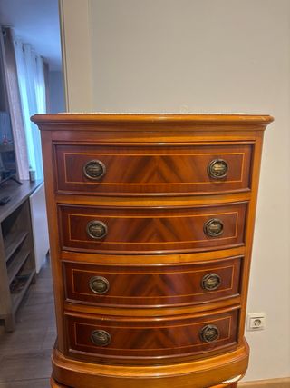 Cabecero de madera maciza de caoba y raíz.