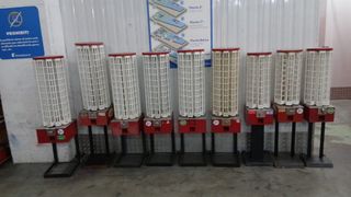 6 máquinas expendedoras grandes y 3 pequeñas