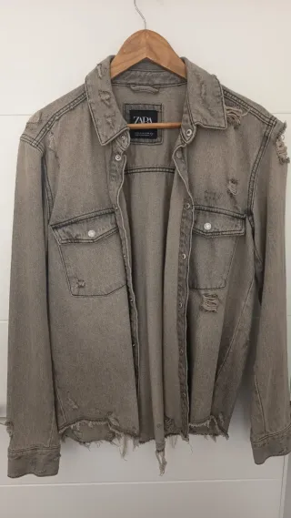 Cazadora vaquera Zara efecto desgastado beige Tall