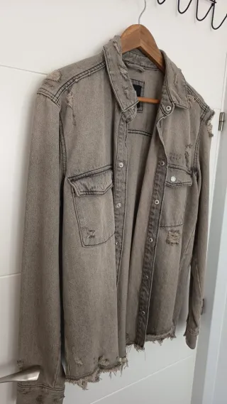 Cazadora vaquera Zara efecto desgastado beige Tall