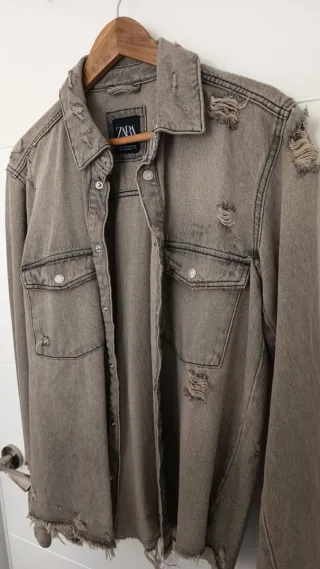 Cazadora vaquera Zara efecto desgastado beige Tall