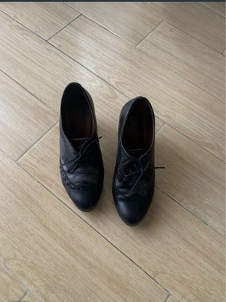 Zapatos abotinado de piel y Zapatos tipo Oxford