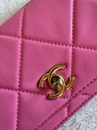 Bolso Chanel rosa acolchado cadena dorada
