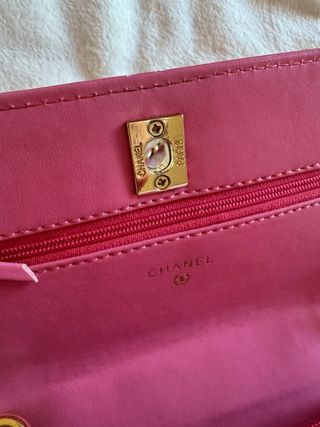 Bolso Chanel rosa acolchado cadena dorada