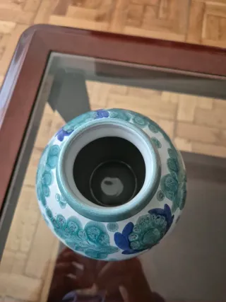 Jarrón de cerámica decorado