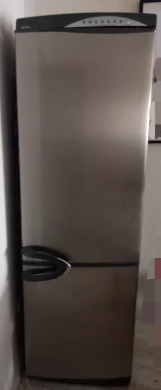 Frigorífico plateado
