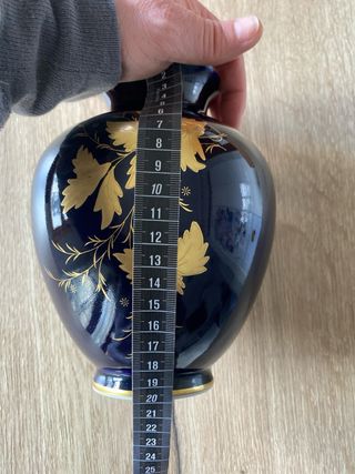 Jarrón azul con detalles dorados