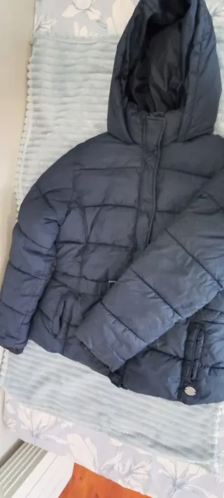 Abrigo de invierno plumifero azul