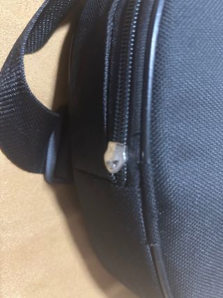 Ukelele oscuro, con funda y afinador