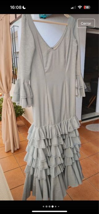 Traje de flamenca celeste con volantes