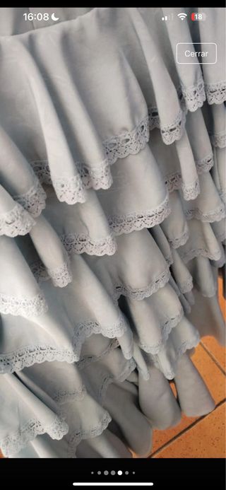 Traje de flamenca celeste con volantes