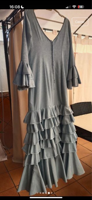 Traje de flamenca celeste con volantes