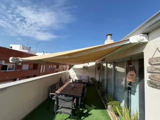 Toldo retráctil automático con mando