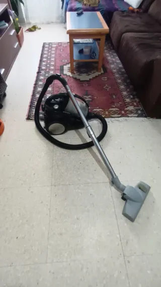 Aspirador con filtro ,orbegizo prácticamente nuevo