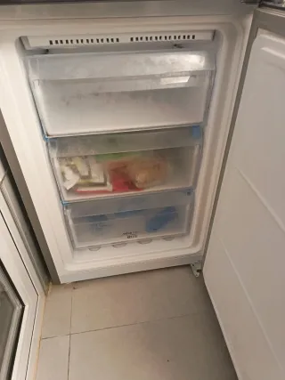 Nevera Combi Hotpoint - frigorífico y congelador