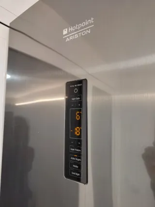 Nevera Combi Hotpoint - frigorífico y congelador