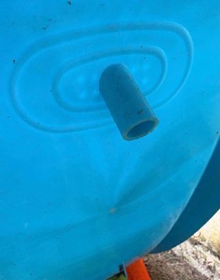 Casa con porteria y canasta y tobogán