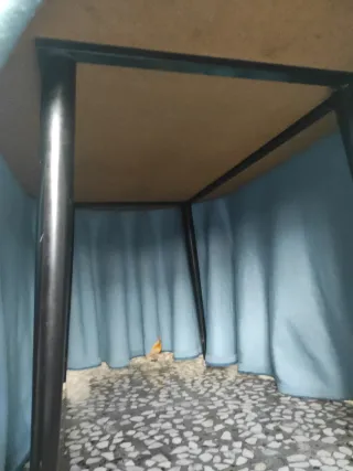 Mesa antigua de madera y cristal