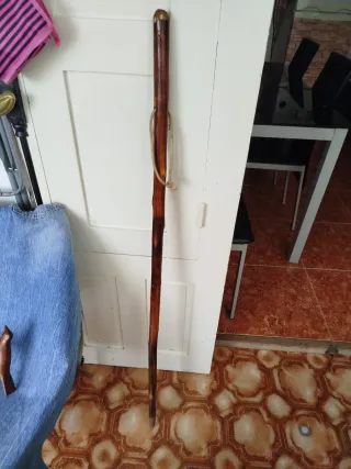 Baston de madera con cuerda