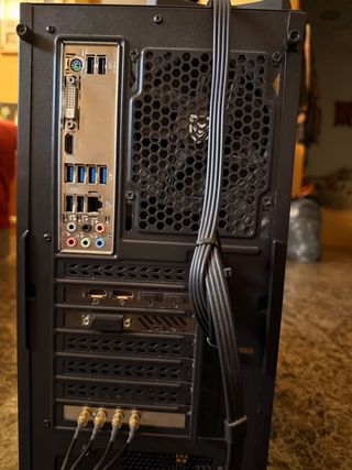 Ryzen 5 + RX 580 8GB | 16GB RAM | 120GB + 1TB