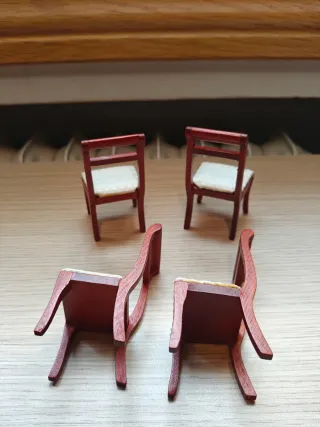 Mesa y sillas comedor casa de muñecas