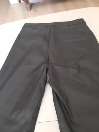 Pantalón polipiel negro