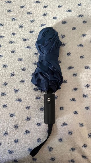 Paraguas azul plegable nuevo