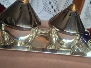 Salero y pimentero de mesa