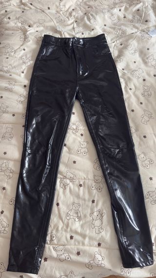 Pantalón polipiel efecto cuero negro