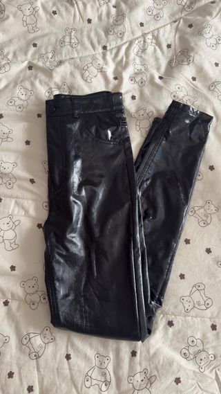 Pantalón polipiel efecto cuero negro