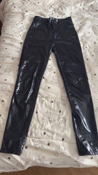 Pantalón polipiel efecto cuero negro