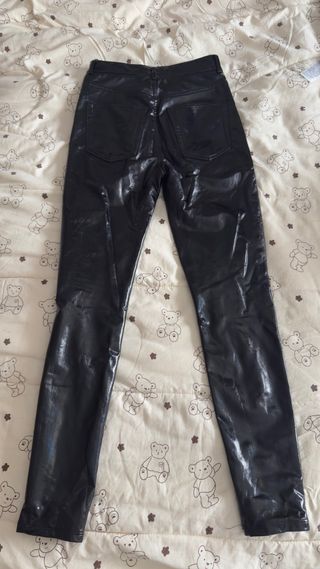 Pantalón polipiel efecto cuero negro
