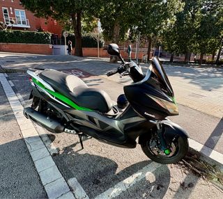 Moto scooter Kawasaki J 300