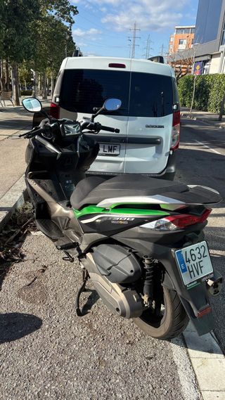 Moto scooter Kawasaki J 300