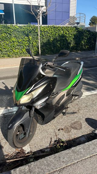 Moto scooter Kawasaki J 300