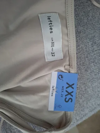 Traje beige talla XXS