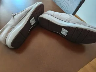 Botín bajo Clarks beige