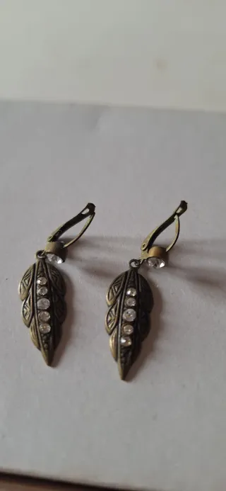 Pendientes hoja con brillantes