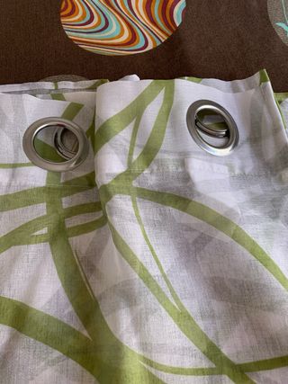 Cortina con círculos verdes traslúcida