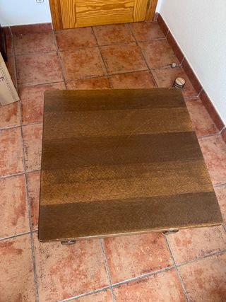 Mesa auxiliar cuadrada de madera
