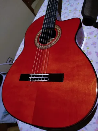 Guitarra Clásica Roja Antonio de Toledo