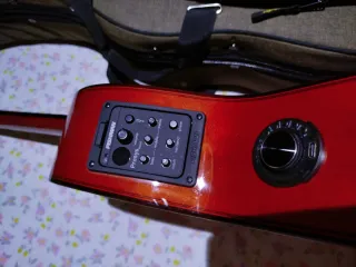 Guitarra Clásica Roja Antonio de Toledo