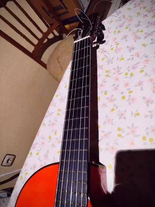 Guitarra Clásica Roja Antonio de Toledo