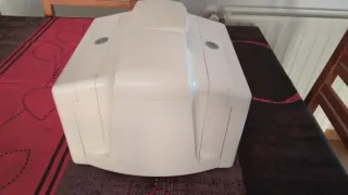 Costurero blanco de plástico